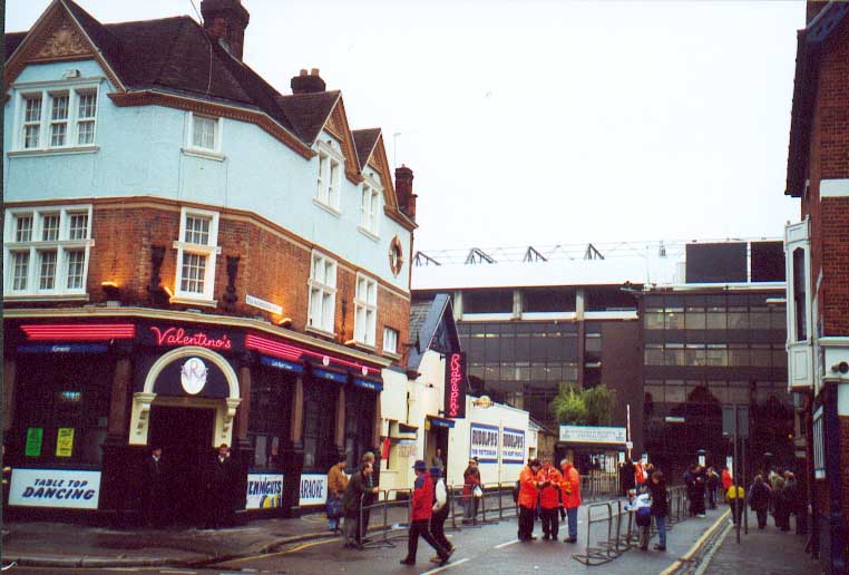 Haupteingang zum VIP-Bereich/Haupttribne