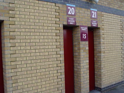 Die Steine schreien die Namen heraus !