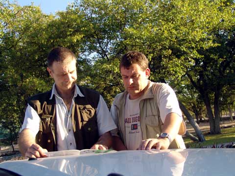 Bild44: Short Briefing in Halali