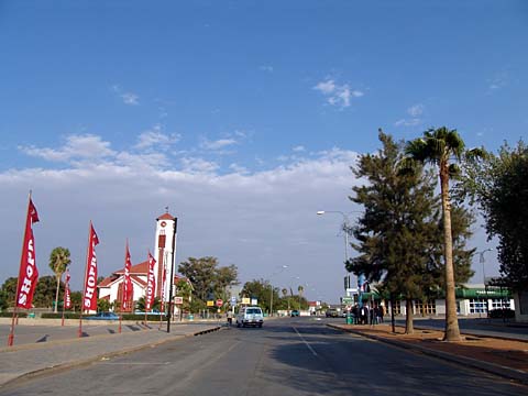 Bild161: Gobabis - Letzte Stadt u. letzte Tankstelle