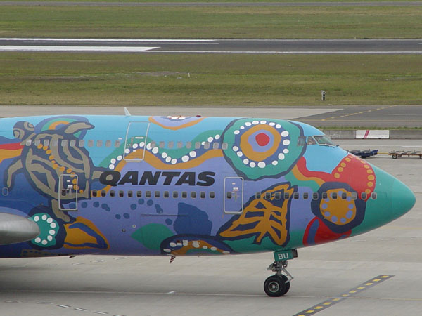 Boeing 747-338 / VH-EBU / Taxiing at Sydney