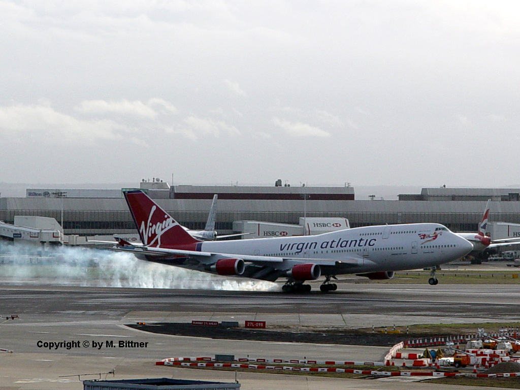 Boeing 747-41R / G-VWOW / Cosmic Girl