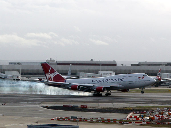 Boeing 747-41R / G-VWOW / Cosmic Girl