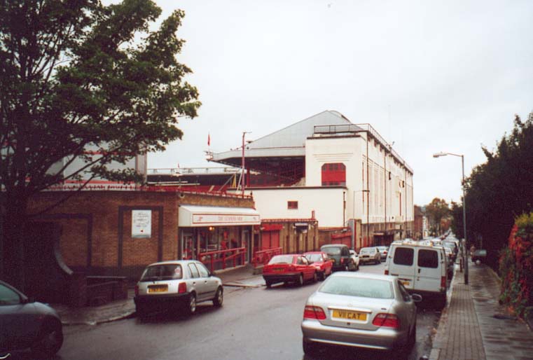 Haupttribüne in Highbury von aussen